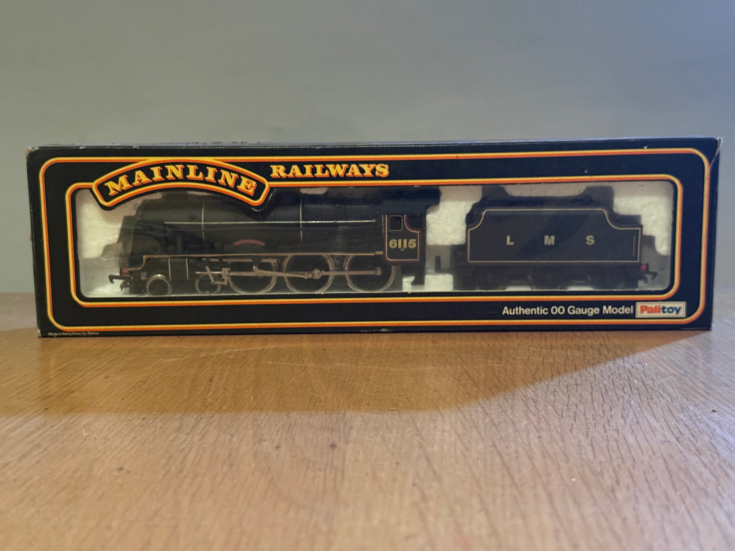 Mainline OO Gauge - LMS Royal Scot Class 4-6-0 Steam Locomotive. No 6115