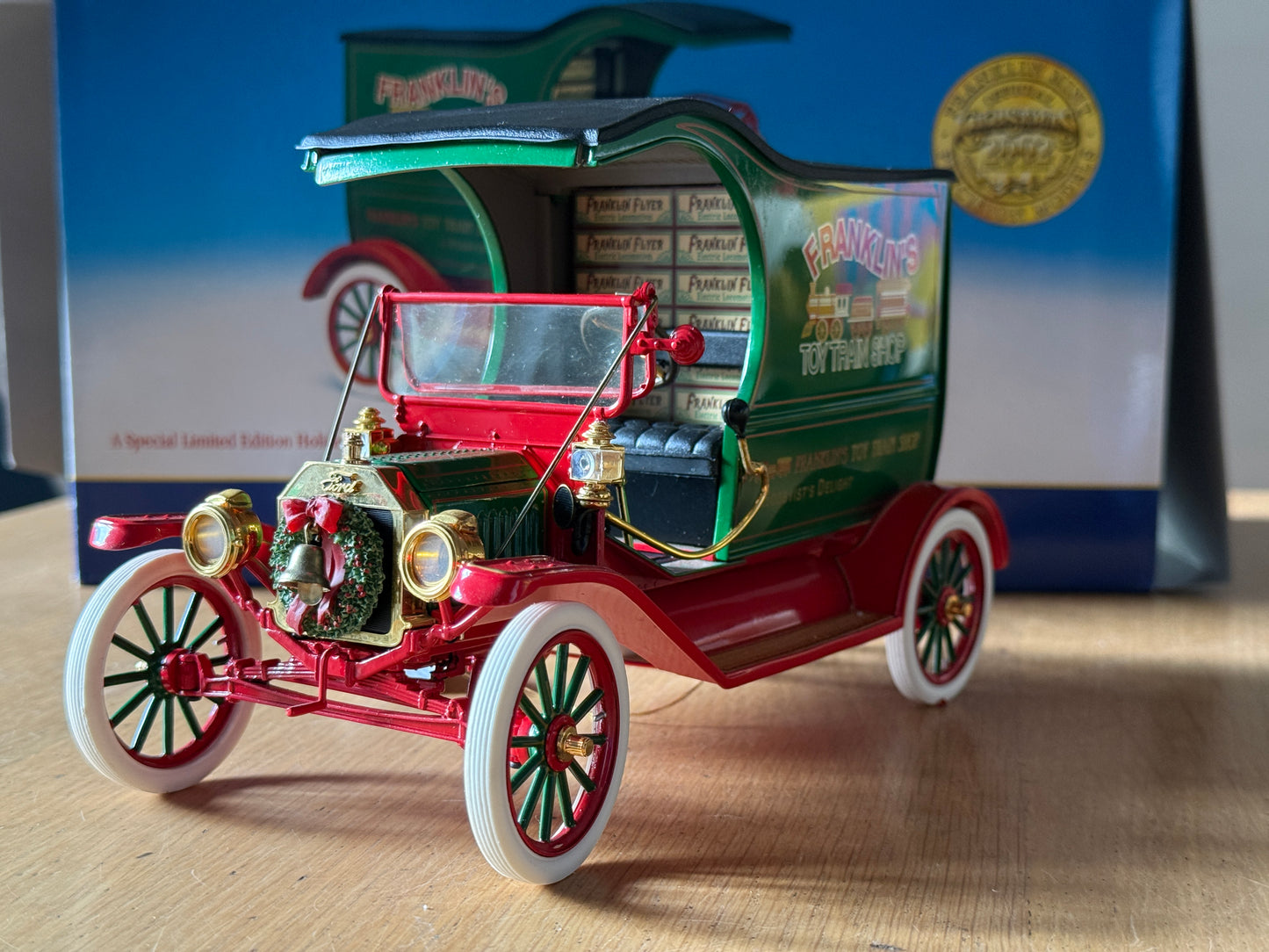Franklin Mint - 2002 Christmas Truck.