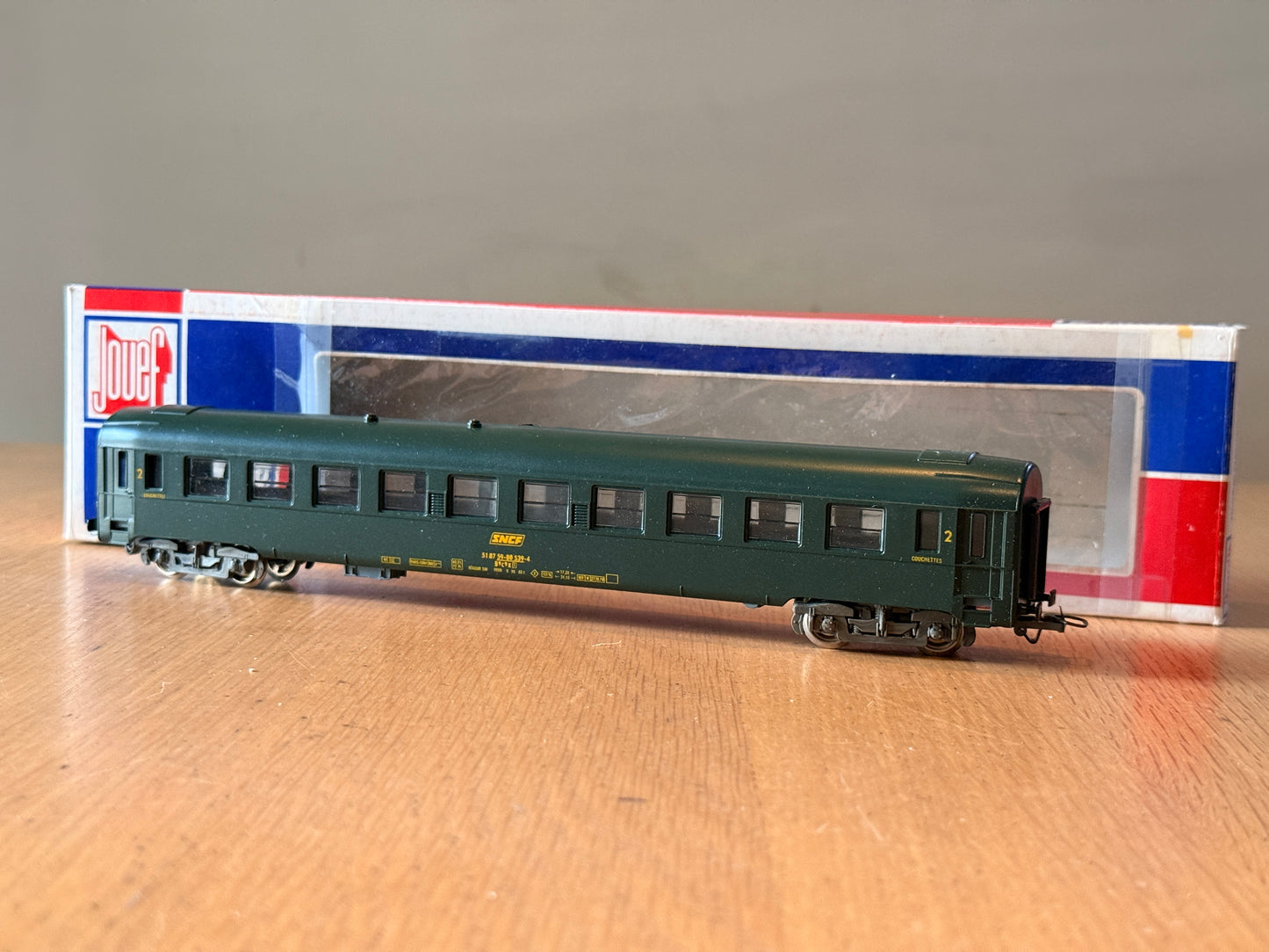 Jouef HO Scale 5293 - SNCF 2nd Class Berth Car - UIC Green