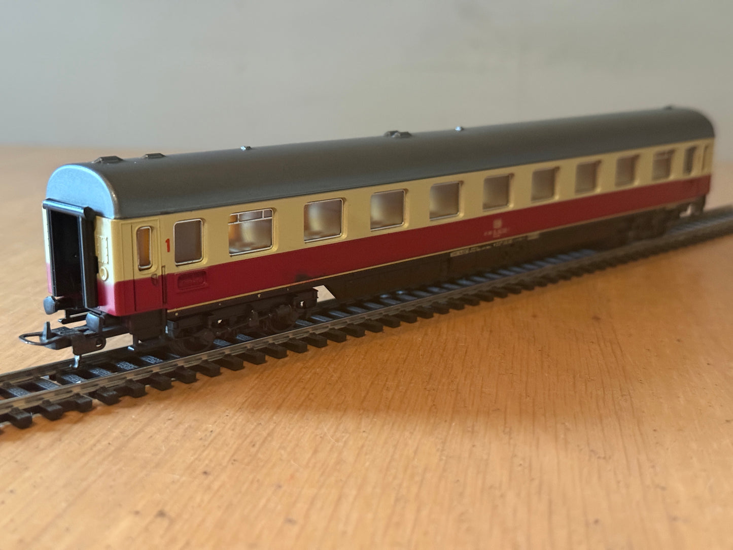 Lima H0 Scale -  DB Continental 1st Class Coach. Small mark on side.