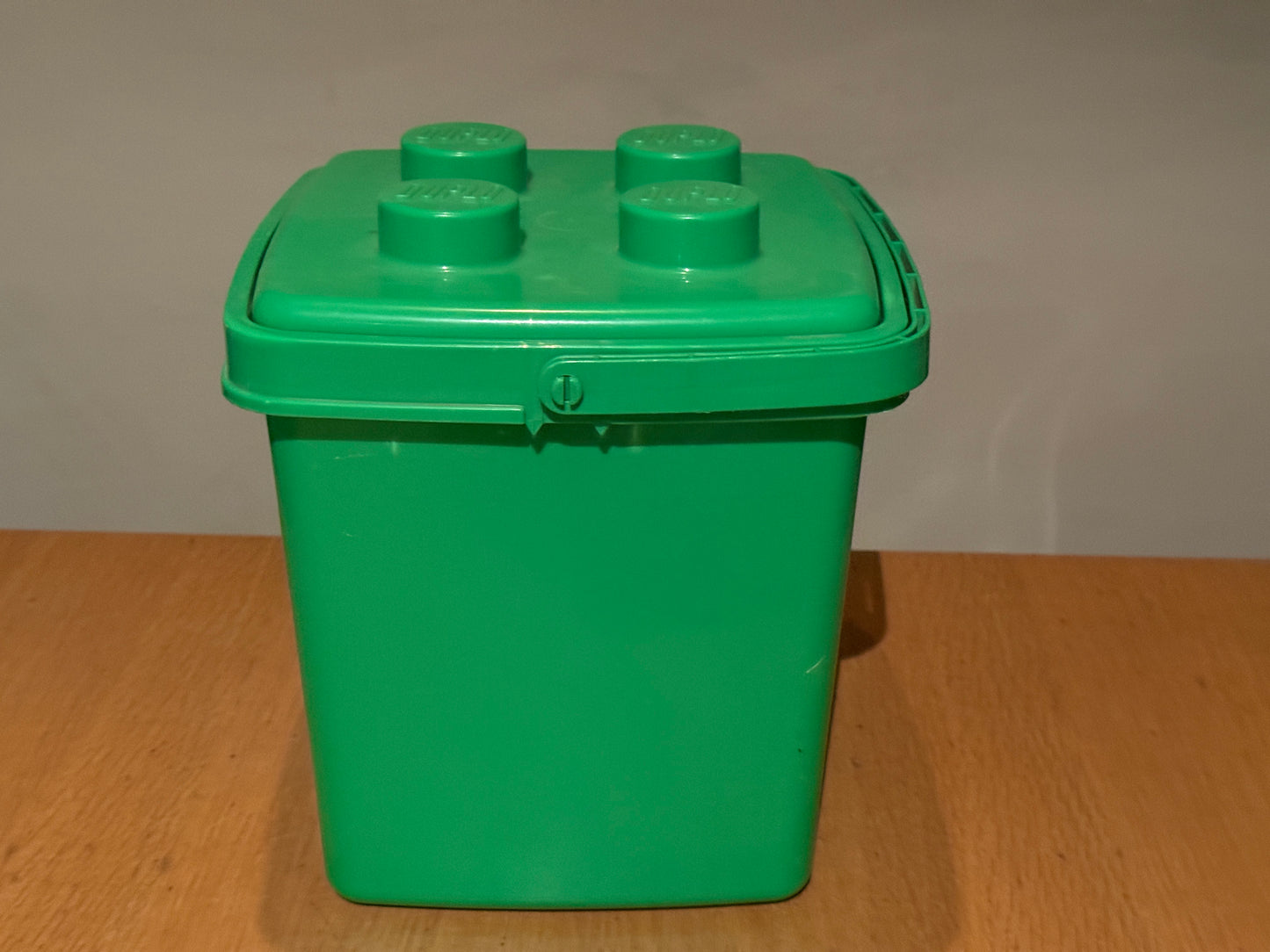 Lego 4 Stud Green Storage Box With Carry Handle. Used.