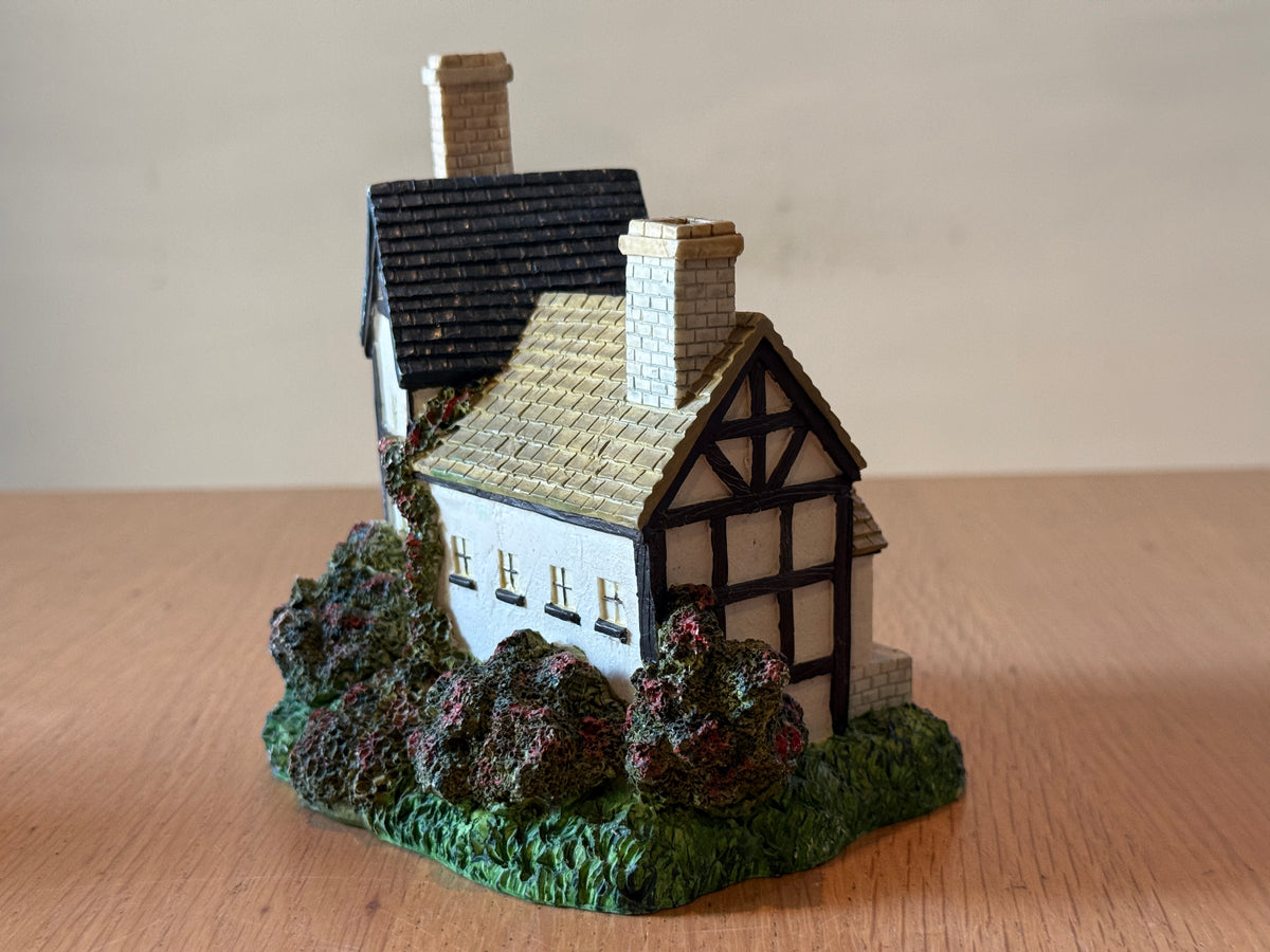 Lilput Lane or David Winter Replica Cottage