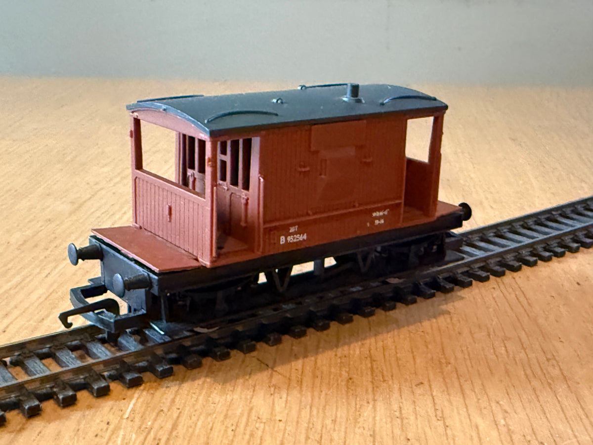 Hornby OO Gauge 20T Brake Van B952544.