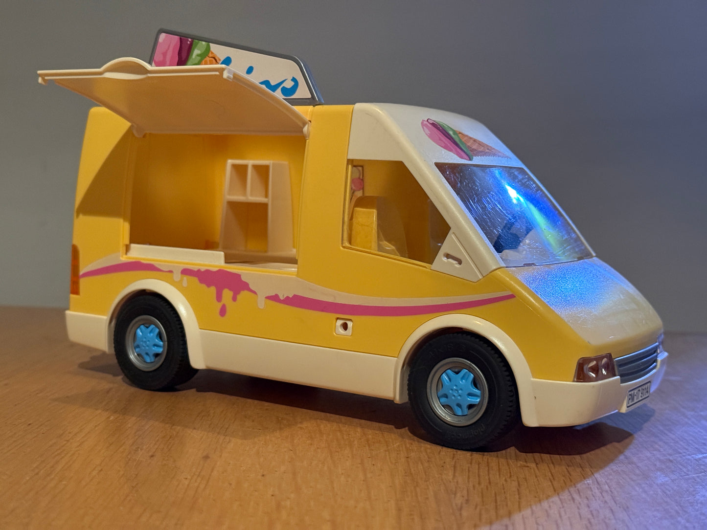 Playmobil 9114 - Ice Cream Van. Pre-owned.