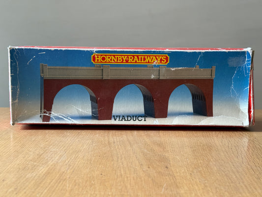 Hornby OO Gauge R180 Triple Viaduct