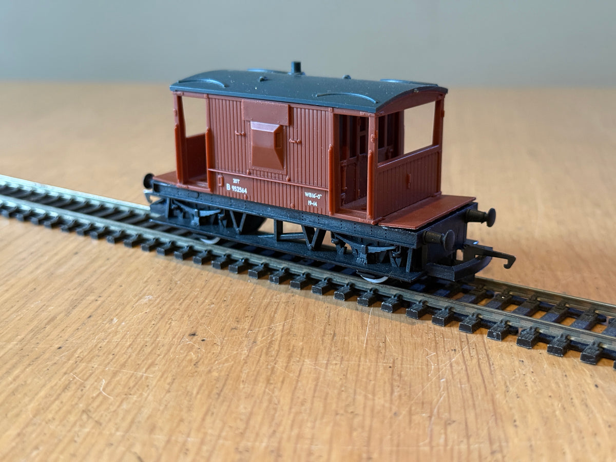 Hornby OO Gauge 20T Brake Van B952544.
