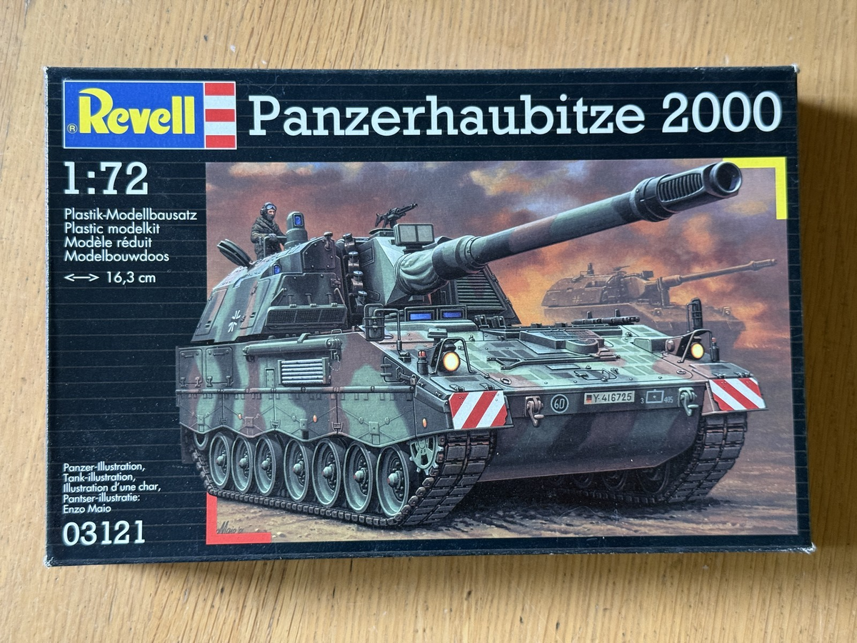 Revell 1:72 Plastic Model Kit 03121 - Panzerhaubitze 2000