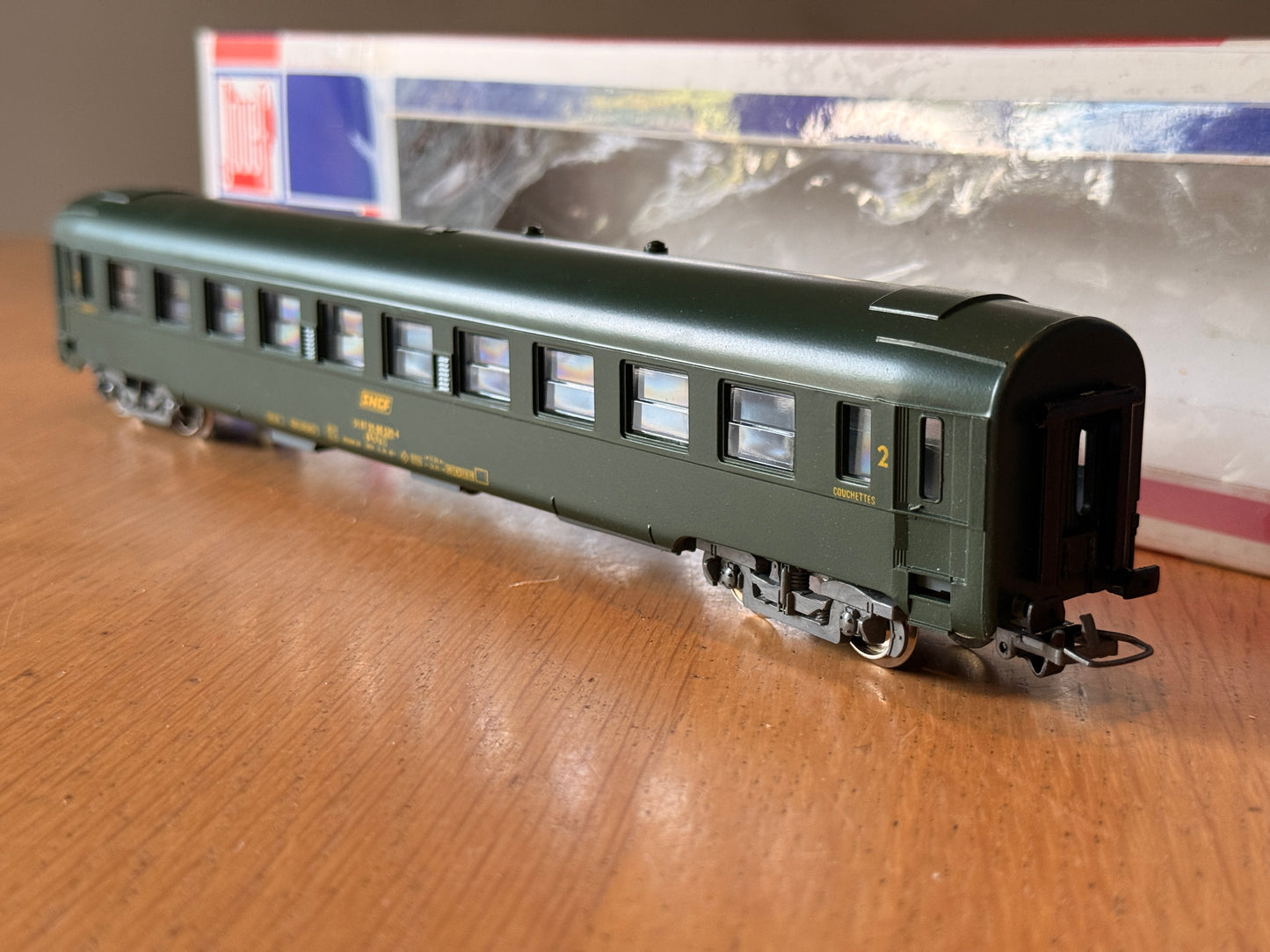 Jouef HO Scale 5293 - SNCF 2nd Class Berth Car - UIC Green