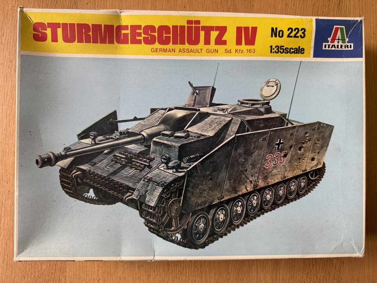Italeri 1:35 Scale Plastic Model Kit 223 - Sturmgeschutz IV German Assault Gun