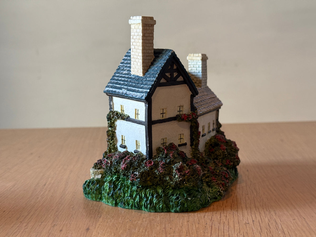 Lilput Lane or David Winter Replica Cottage
