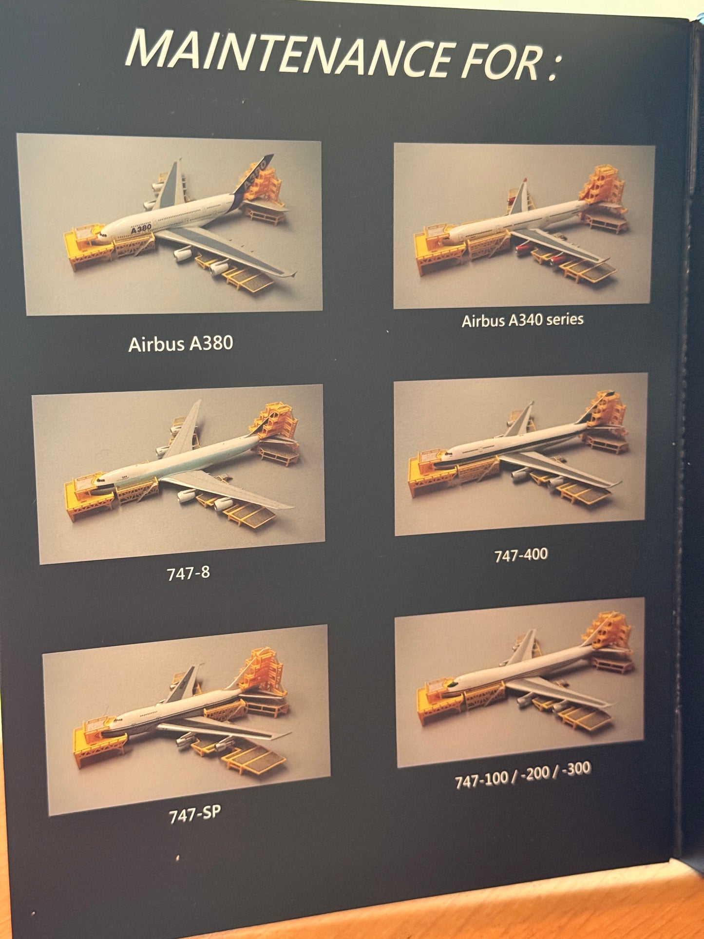 1:400 Scale Aircraft Maintenance Set. BNIB.