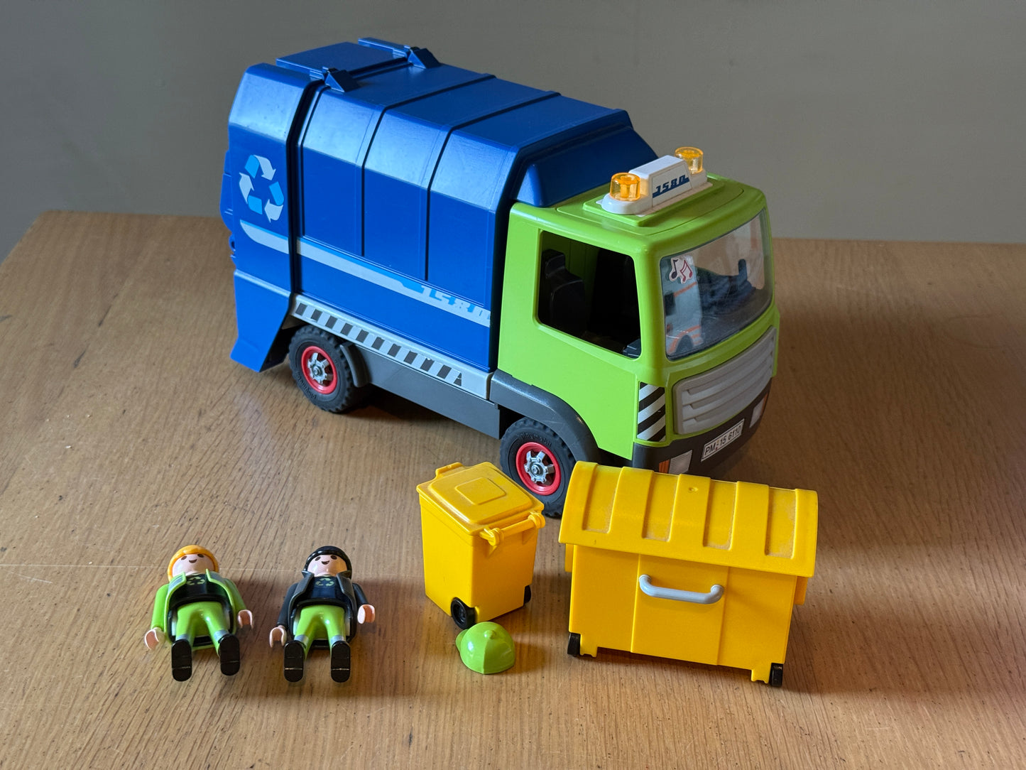 Playmobil 6110 - Recycling Truck. Pre-owned.