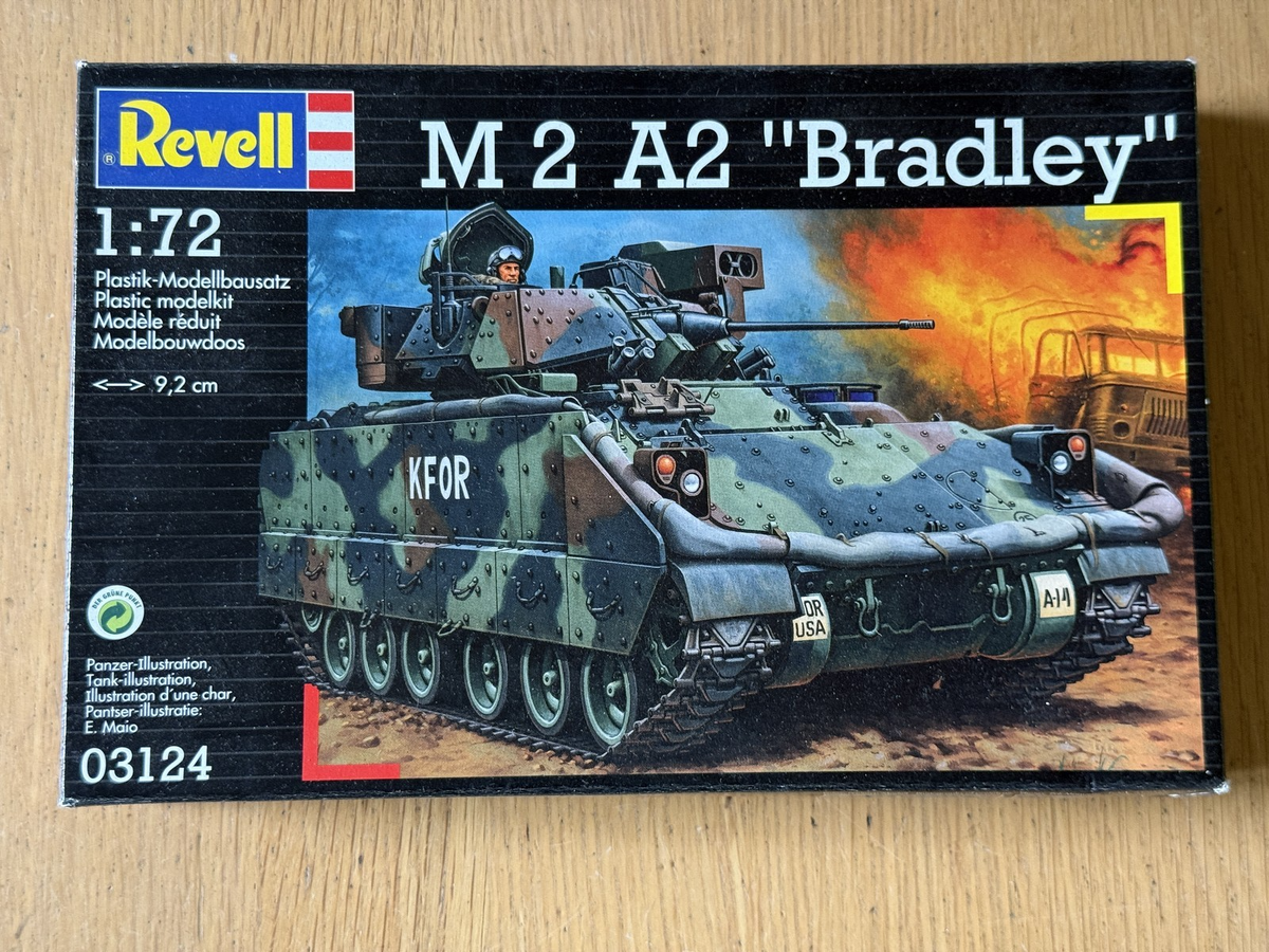 Revell 1:72 Plastic Model Kit 01322 - M2 A2 'Bradley'