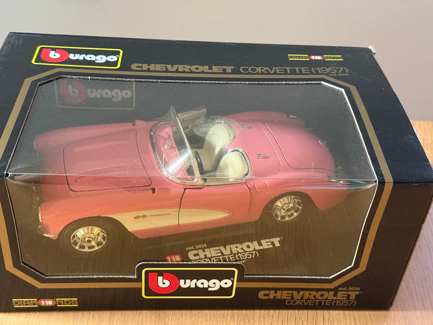 Bburago 1:18 Diecast Model 3024 - Chevrolet Corvette (1957) - Mint Condition