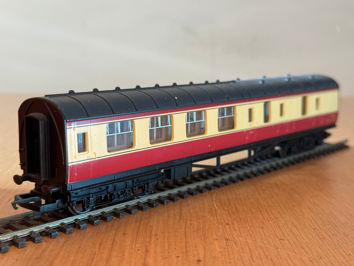 Hornby OO Gauge -  Stanier Period III Brake Third Coach M5709