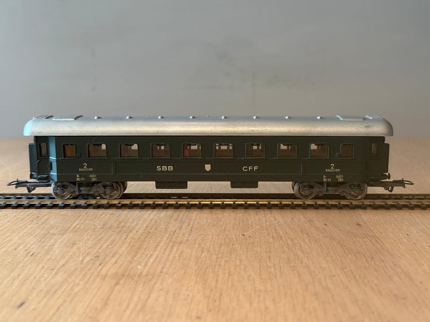 Lima H0 Scale -Swiss SBB CFF 2nd Passenger Coach. Missing Buffer.
