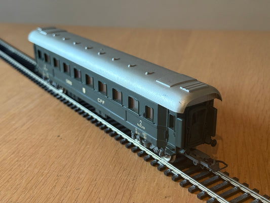 Lima H0 Scale -Swiss SBB CFF 2nd Passenger Coach. Missing Buffer.