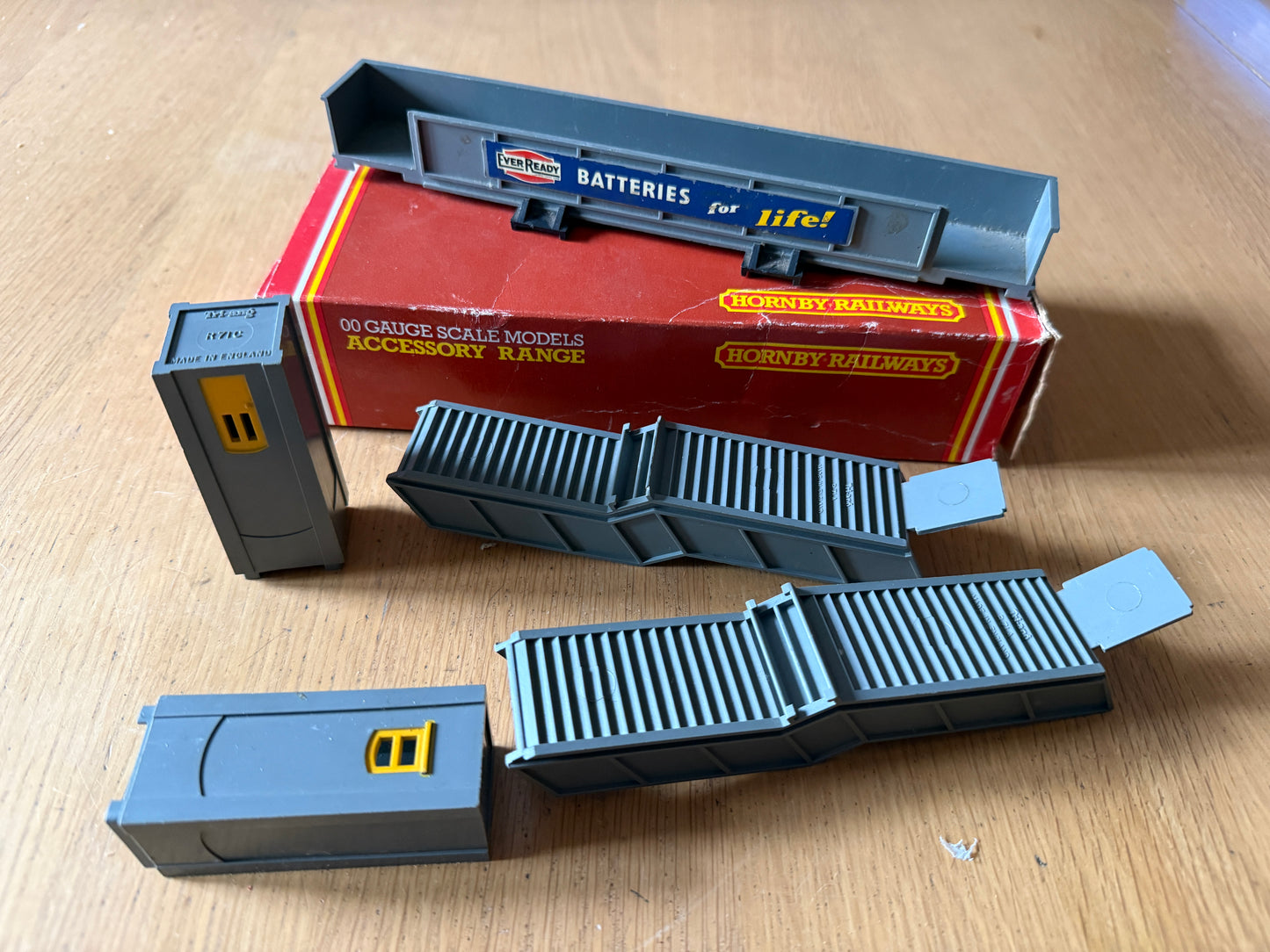 Triang Hornby R71 Footbridge