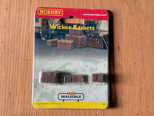 Hornby Skaledale R8677 OO Gauge - Wicker Baskets BNIB