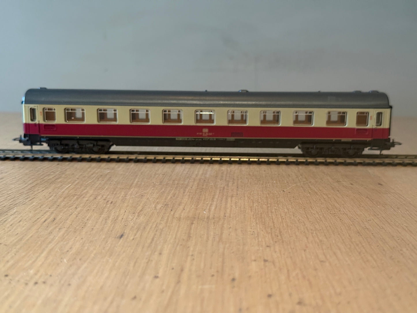 Lima H0 Scale -  DB Continental 1st Class Coach. Scuff on side.