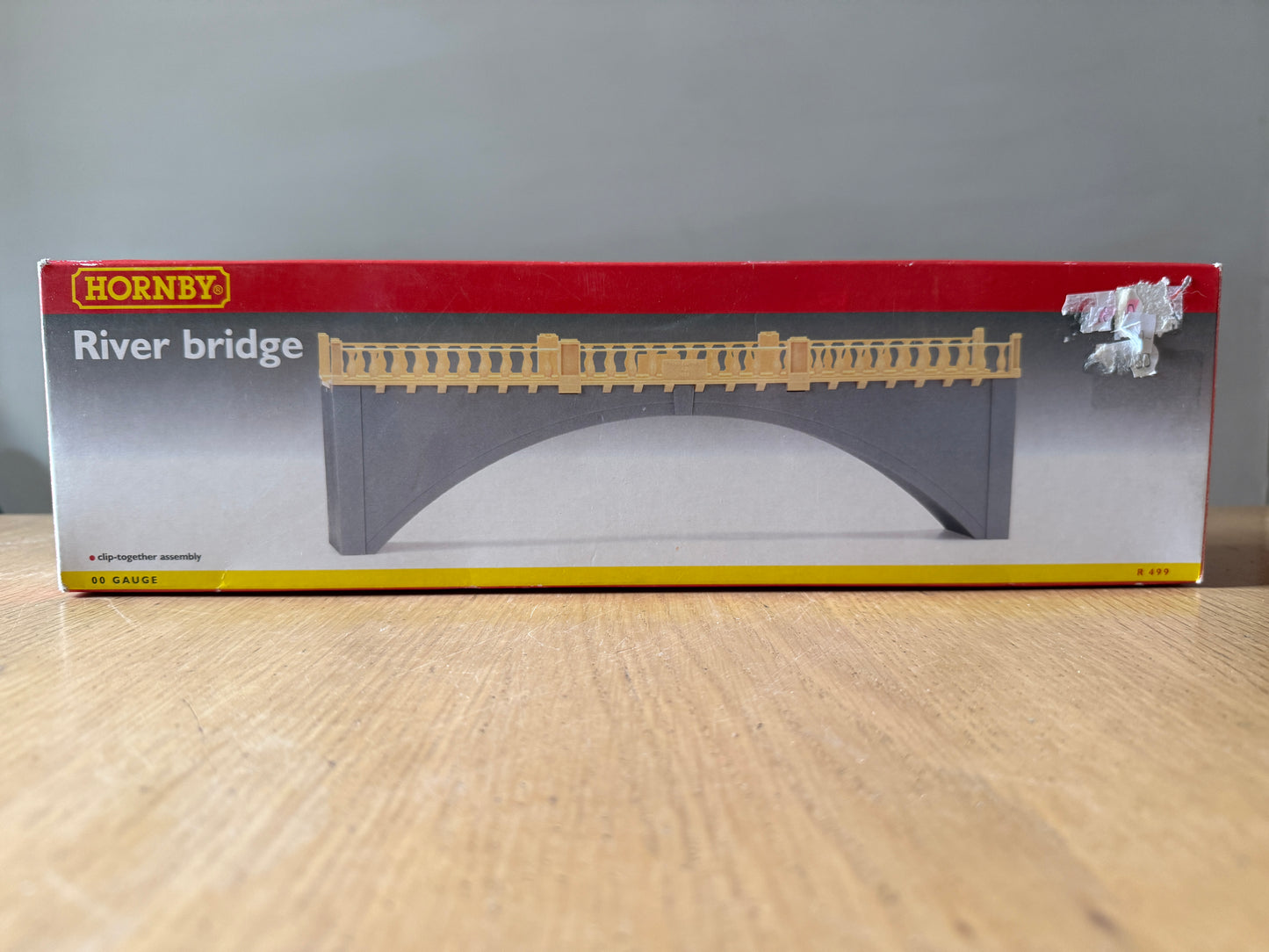 Hornby R499 River Bridge. BNIB. Box Tatty.