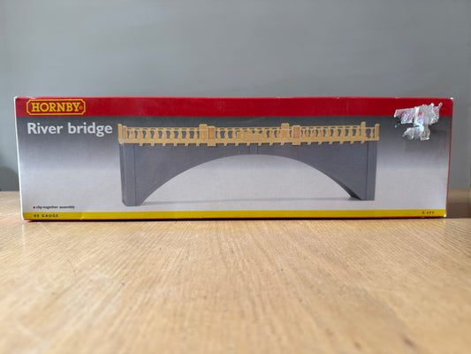Hornby R499 River Bridge. BNIB. Box Tatty.