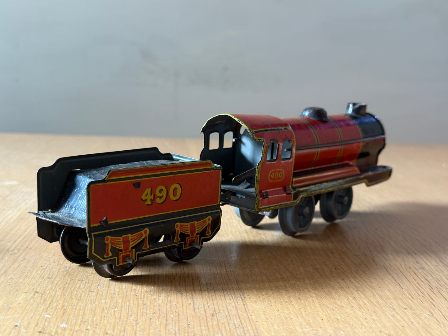 Mettoy O Gauge Clockwork Timplate Steam Locomotive