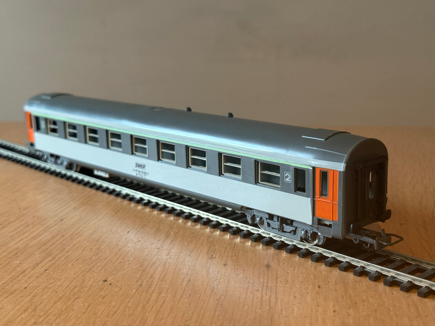 Jouef HO Scale - SNCF 2nd Class Corail Coach