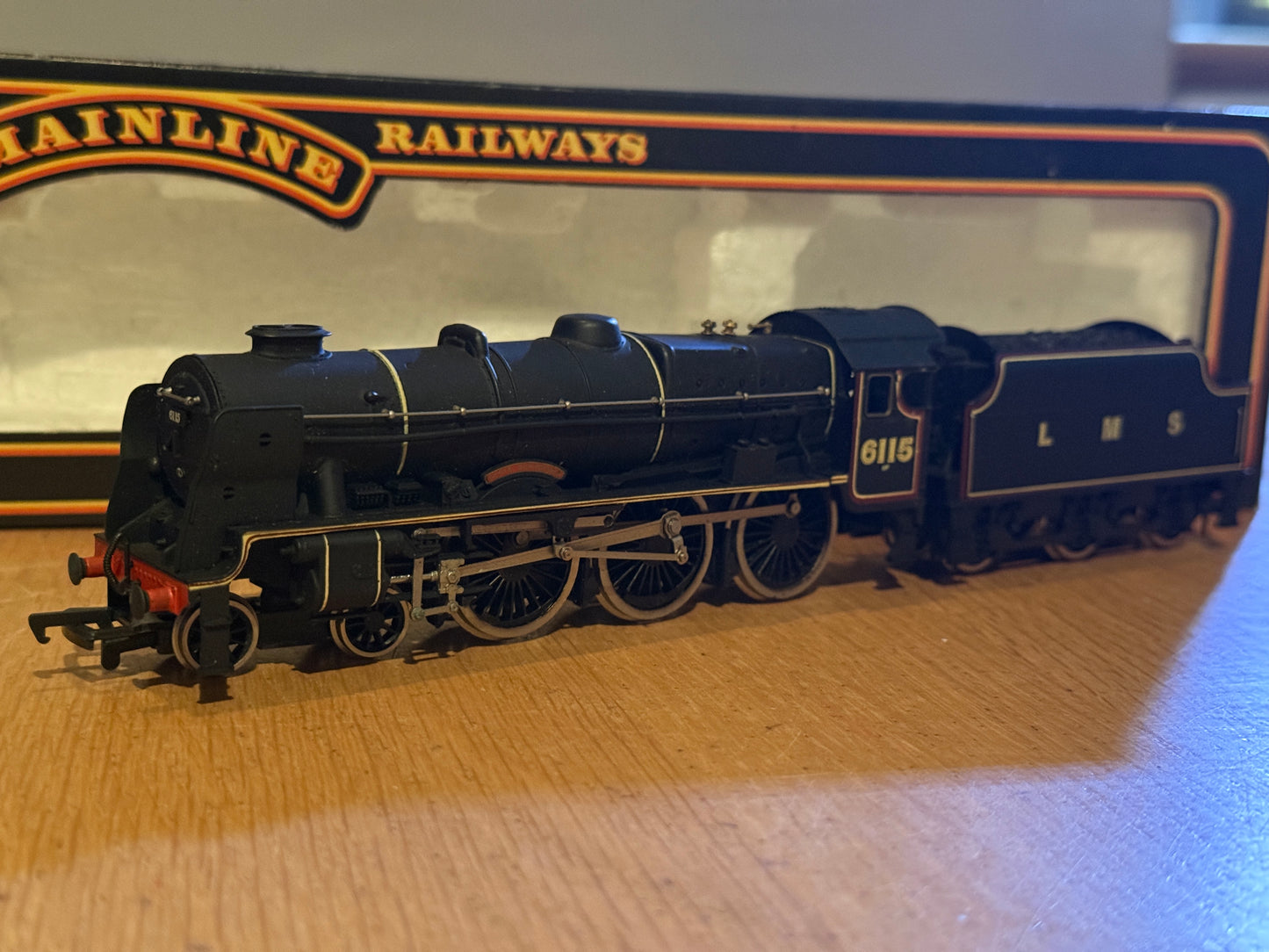 Mainline OO Gauge - LMS Royal Scot Class 4-6-0 Steam Locomotive. No 6115