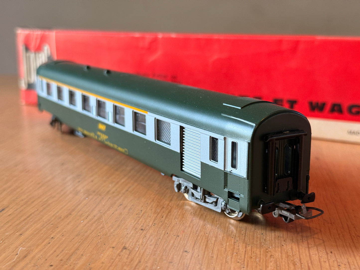 Jouef HO Scale 5294 - France Car A7d SNCF Type Y UIC Green