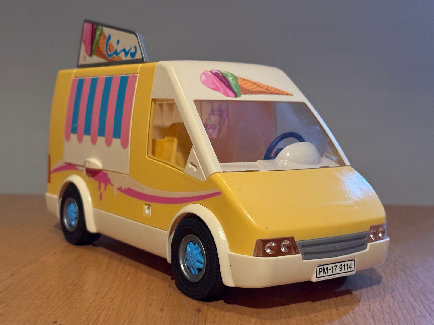 Playmobil 9114 - Ice Cream Van. Pre-owned.