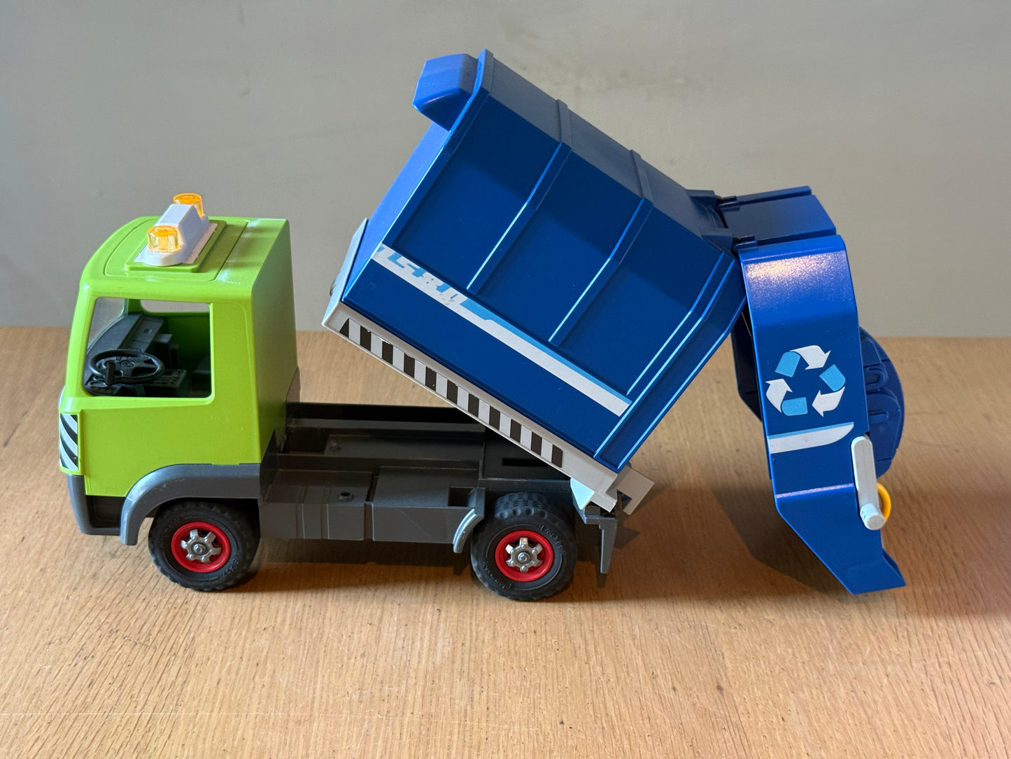 Playmobil 6110 - Recycling Truck. Pre-owned.