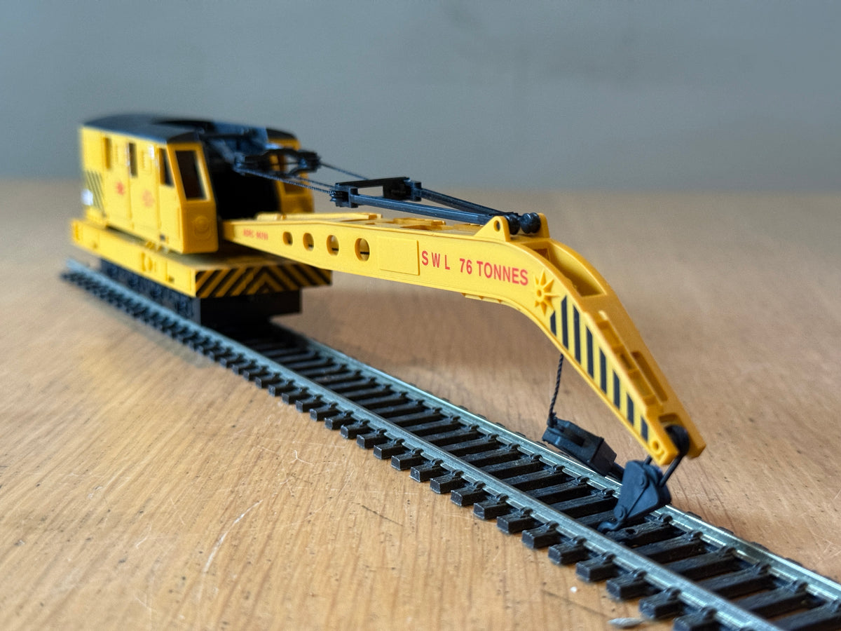 Hornby OO Gauge Crane with 1 winding key