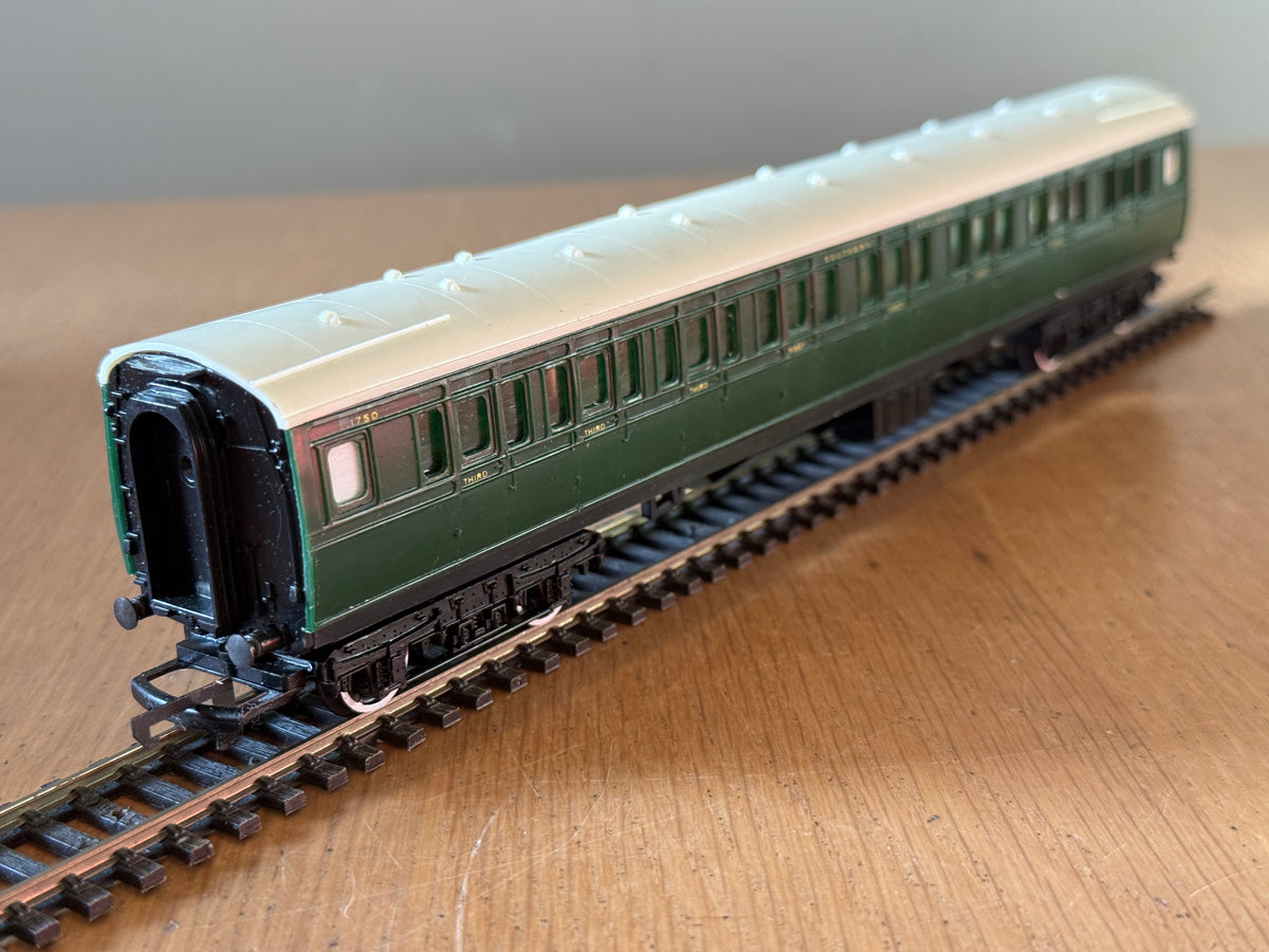 Hornby OO Gauge - Southern Railway S.1750 Composite Coach