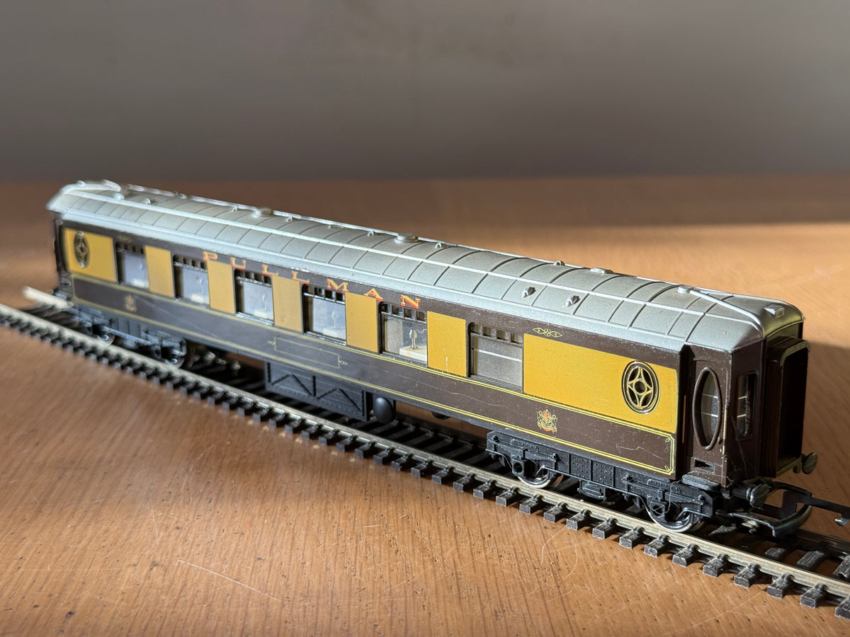 Hornby OO Gauge R223 -  British Rail  1st Class Pullman Coach - Car No. 78
