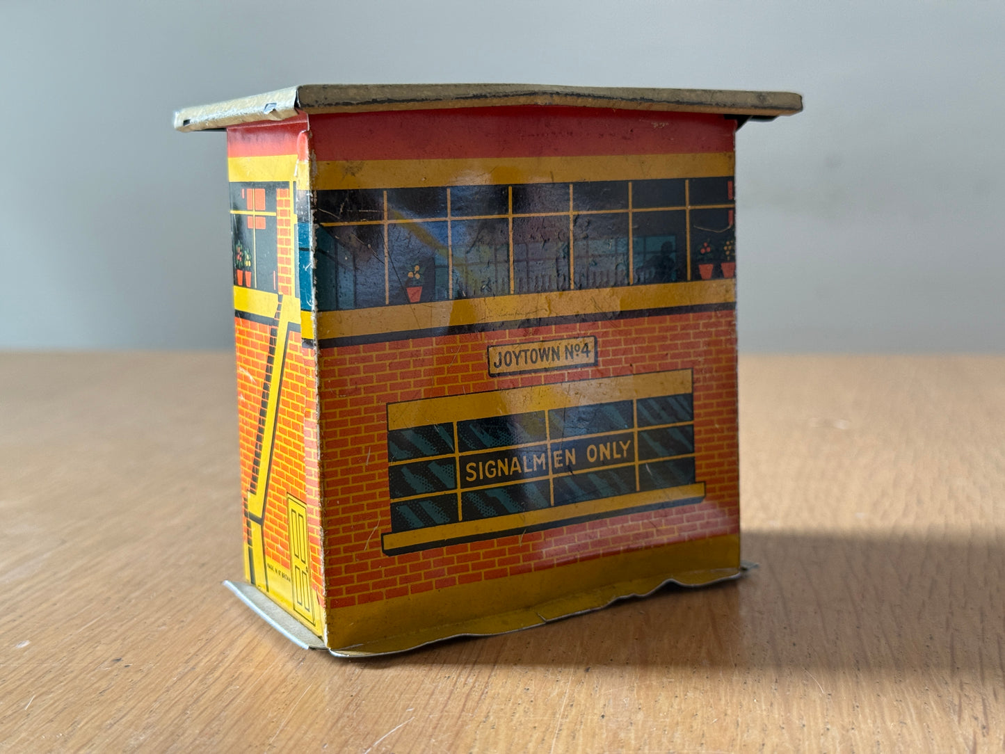 Tinplate Signal Box for O Gauge Model Railway