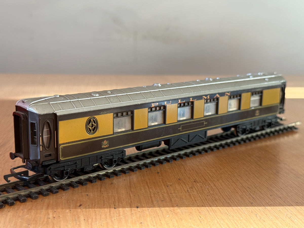 Hornby OO Gauge R223 -  British Rail  1st Class Pullman Coach - Car No. 78