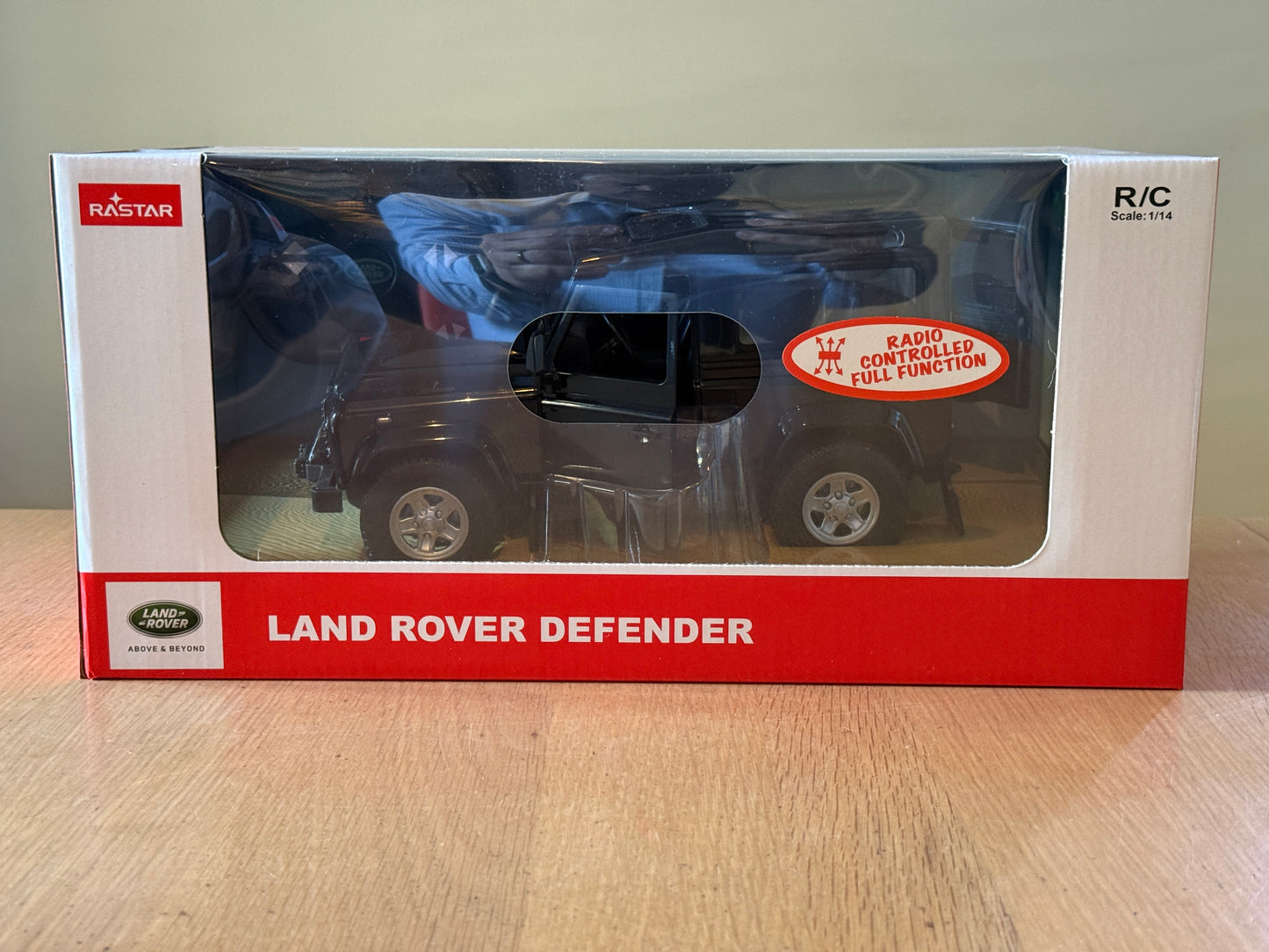 Rastar 1:14 Remote Control Land Rover Defender - Black BNIB
