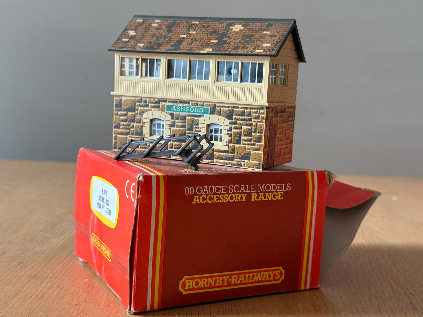 Hornby R518 Signal Box