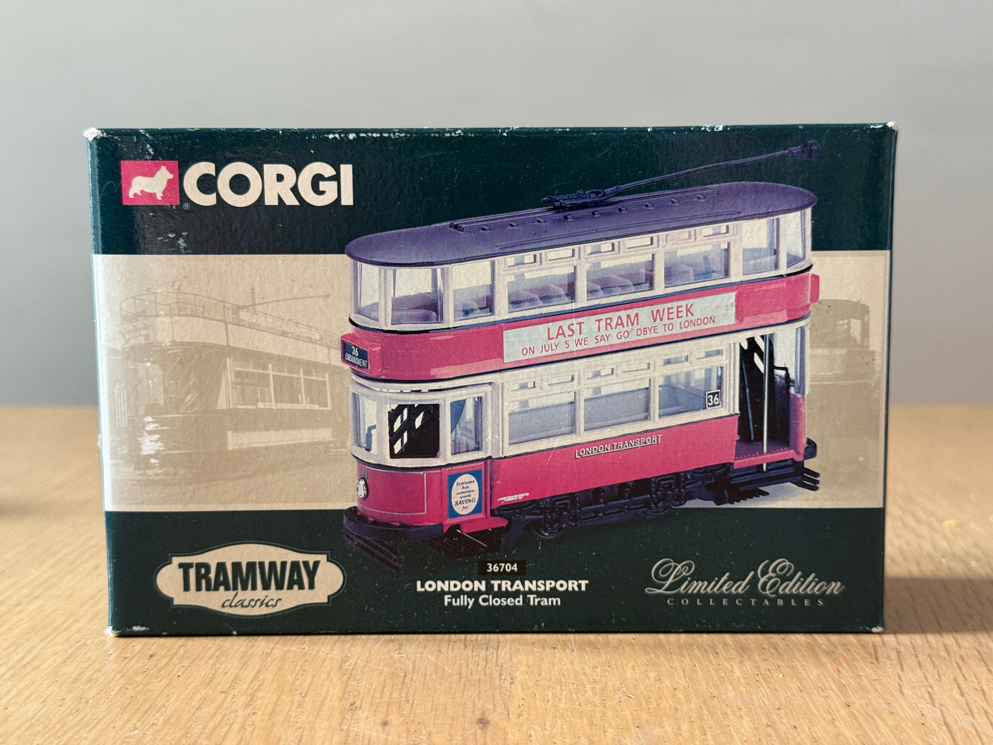 Corgi Tramway Classics 1:76 36704 London Transport Fully Closed Transport