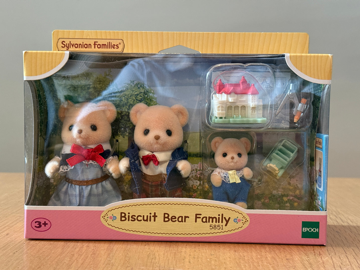 Sylvanian Families 5851 - Biscuit Bear Family. BNIB