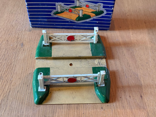 Vintage Hornby Dublo D1 Single Track Level Crossing