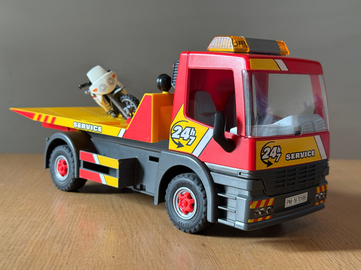 Playmobil 70199 - Towing Service Recovery Truck. Pre-owned.