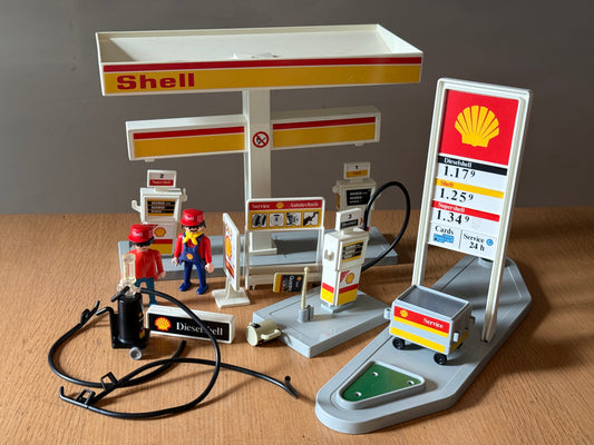 Playmobil 3437 - Shell Petrol Station. Pre-owned.