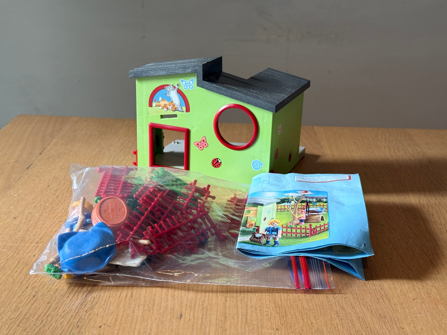 Playmobil 9276 - City Life Purrfect Stay Cat Boarding Playset. Pre-owned.
