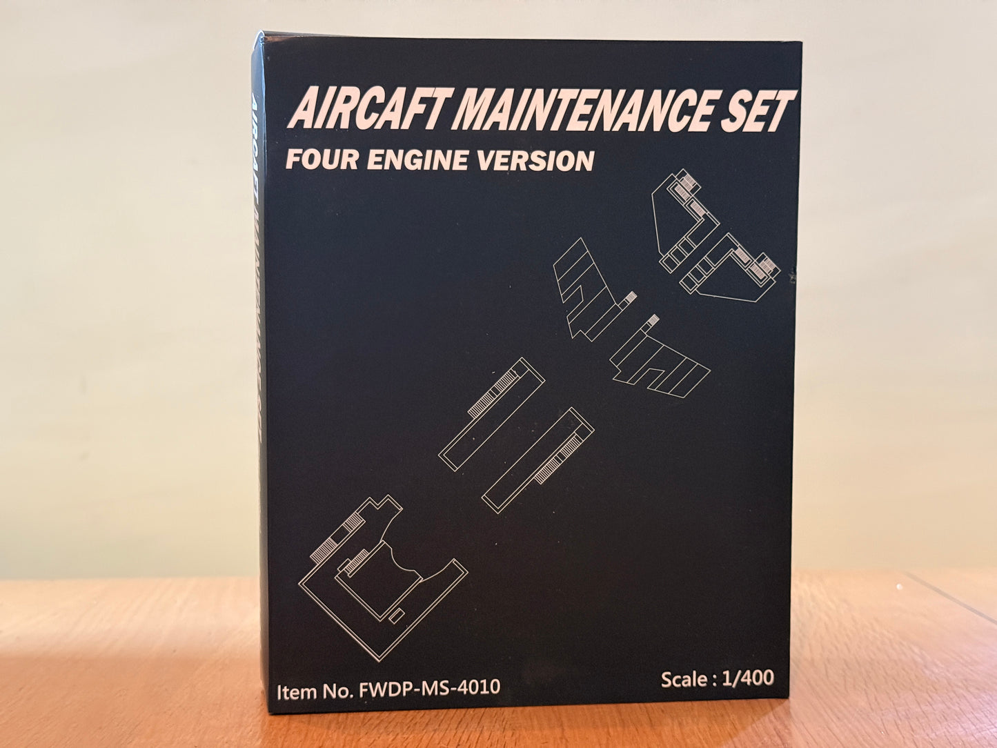 1:400 Scale Aircraft Maintenance Set. BNIB.