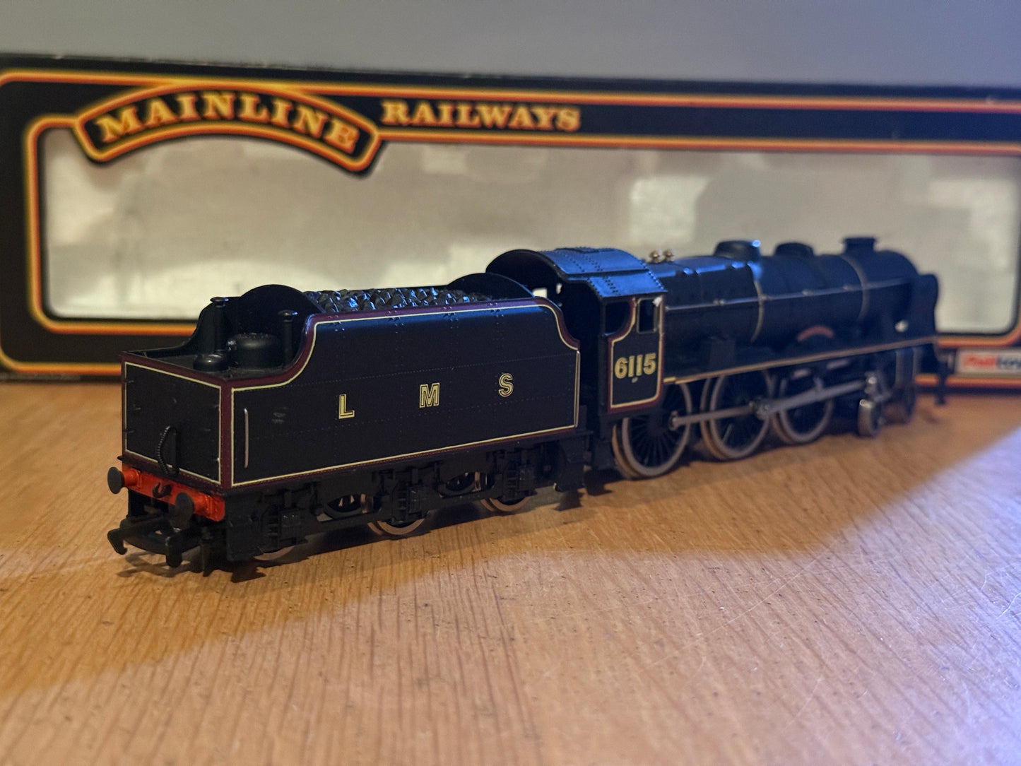 Mainline OO Gauge - LMS Royal Scot Class 4-6-0 Steam Locomotive. No 6115