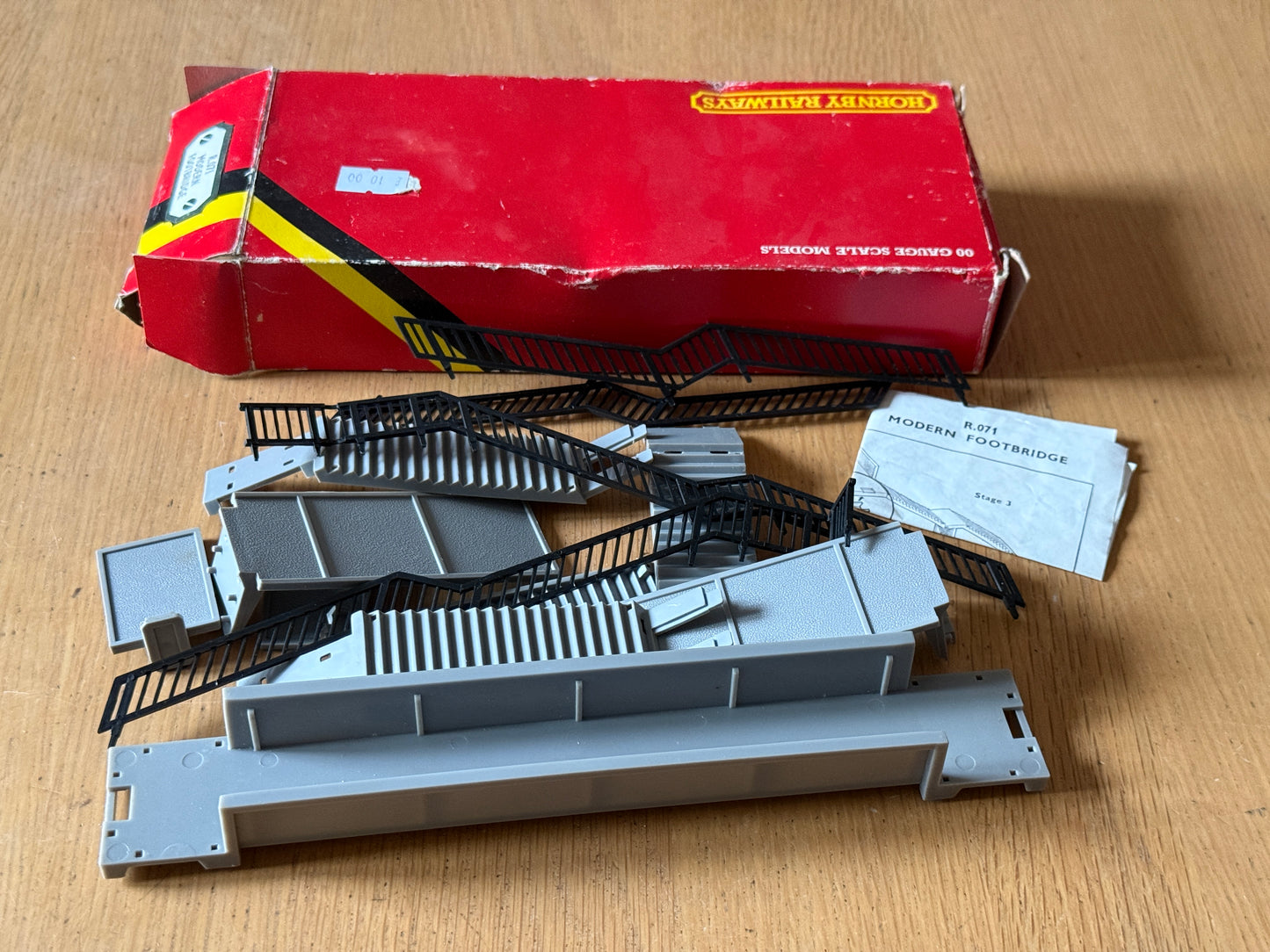 Triang Hornby R071 Modern Footbridge