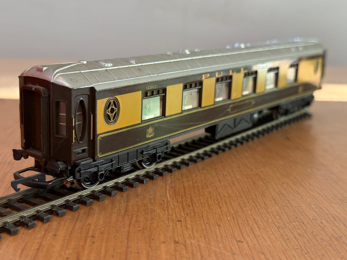 Hornby OO Gauge R223 -  British Rail  1st Class Pullman Coach - Car No. 78