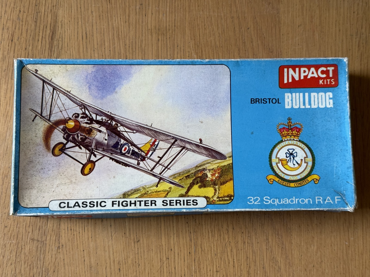 Vintage Inpact 1:48 Plastic Model Kit - Bristol Bulldog 32nd Squadron Biplane